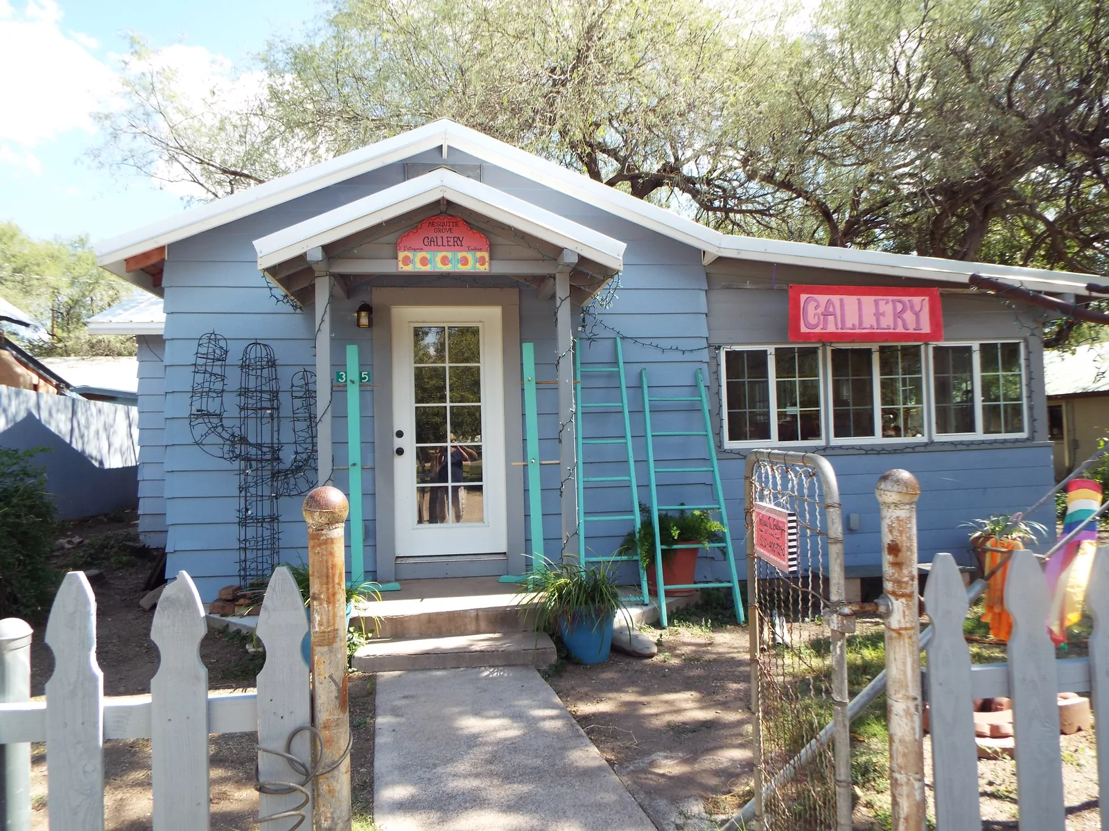 Mesquite Gallery cottage on a downtown Patagonia street